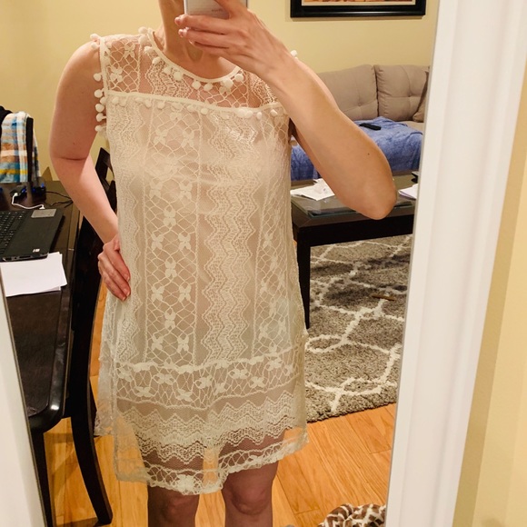 Just in! Beautiful Lace Dress - Picture 6 of 8